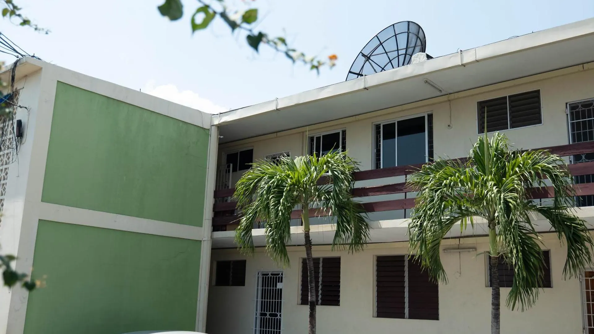 Kingston - 2 Beds - 2 Bathrooms - Pool - Parking Jamaica