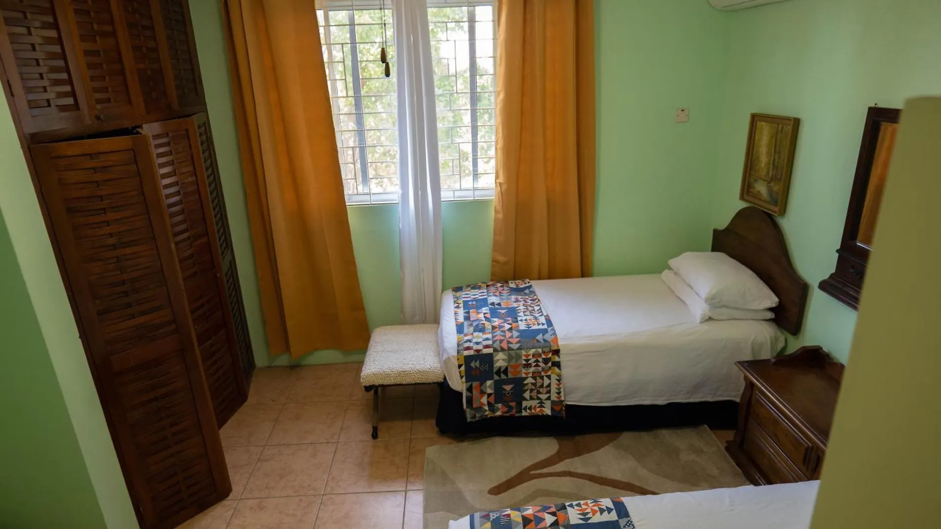 Kingston - 2 Beds - 2 Bathrooms - Pool - Parking Jamaica