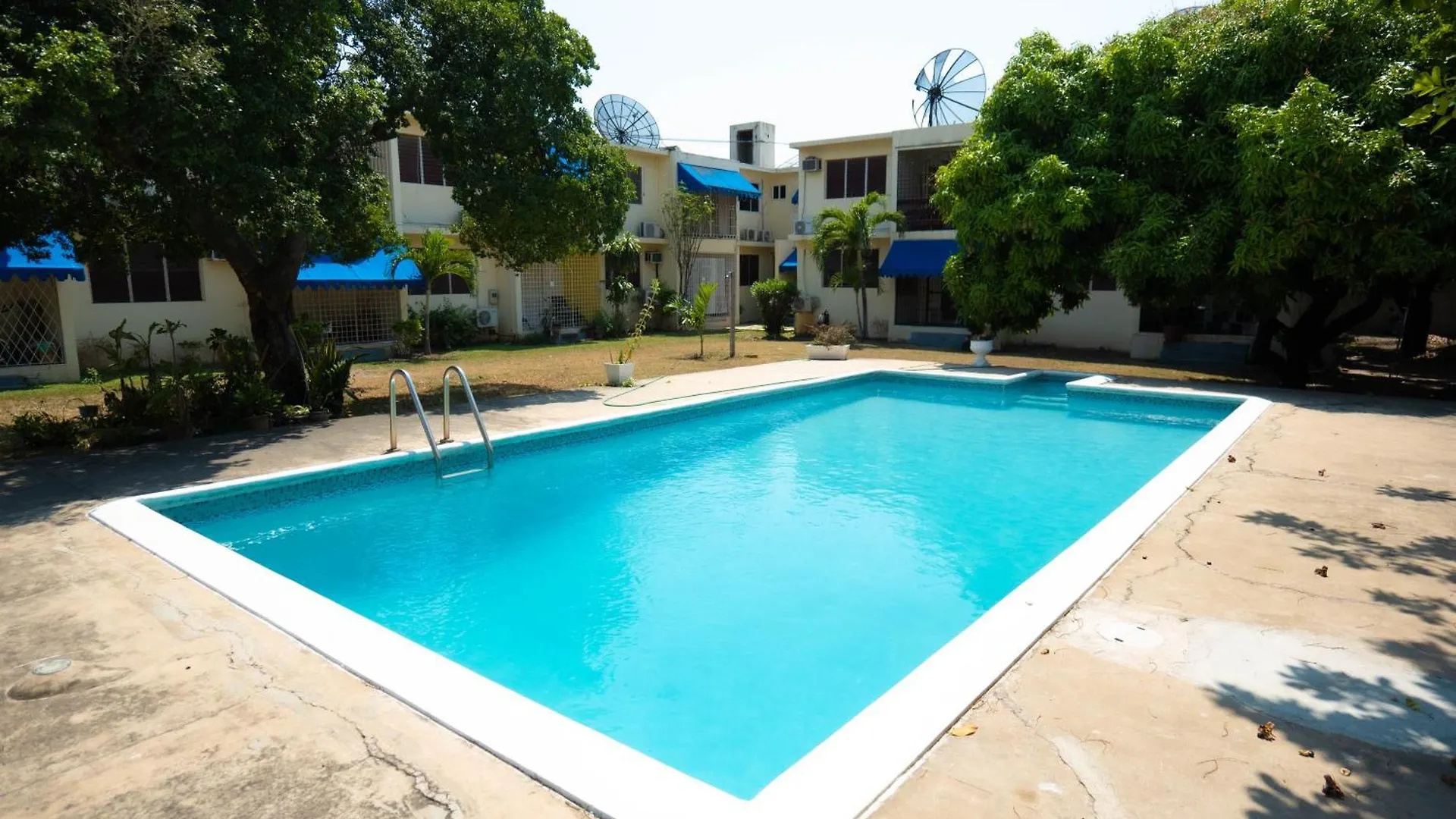 Kingston - 2 Beds - 2 Bathrooms - Pool - Parking
