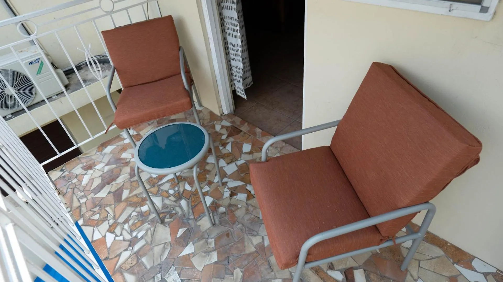 Kingston - 2 Beds - 2 Bathrooms - Pool - Parking